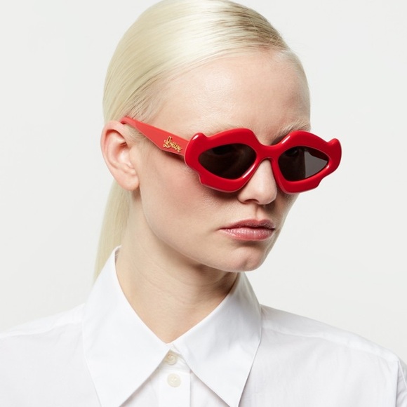Loewe x PAULA\'S IBIZA Women Sunglasses – Red Smoke Wraparound Frame LW40143U 66A Loewe | Accessories | Loewe Bold Red And Black Sunglasses  main image 2